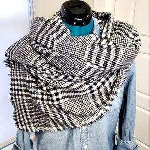 NWT OLD NAVY OVERSIZE BLANKET SCARF SHAWL WRAP BLACK & WHITE PLAID WOMEN OS
